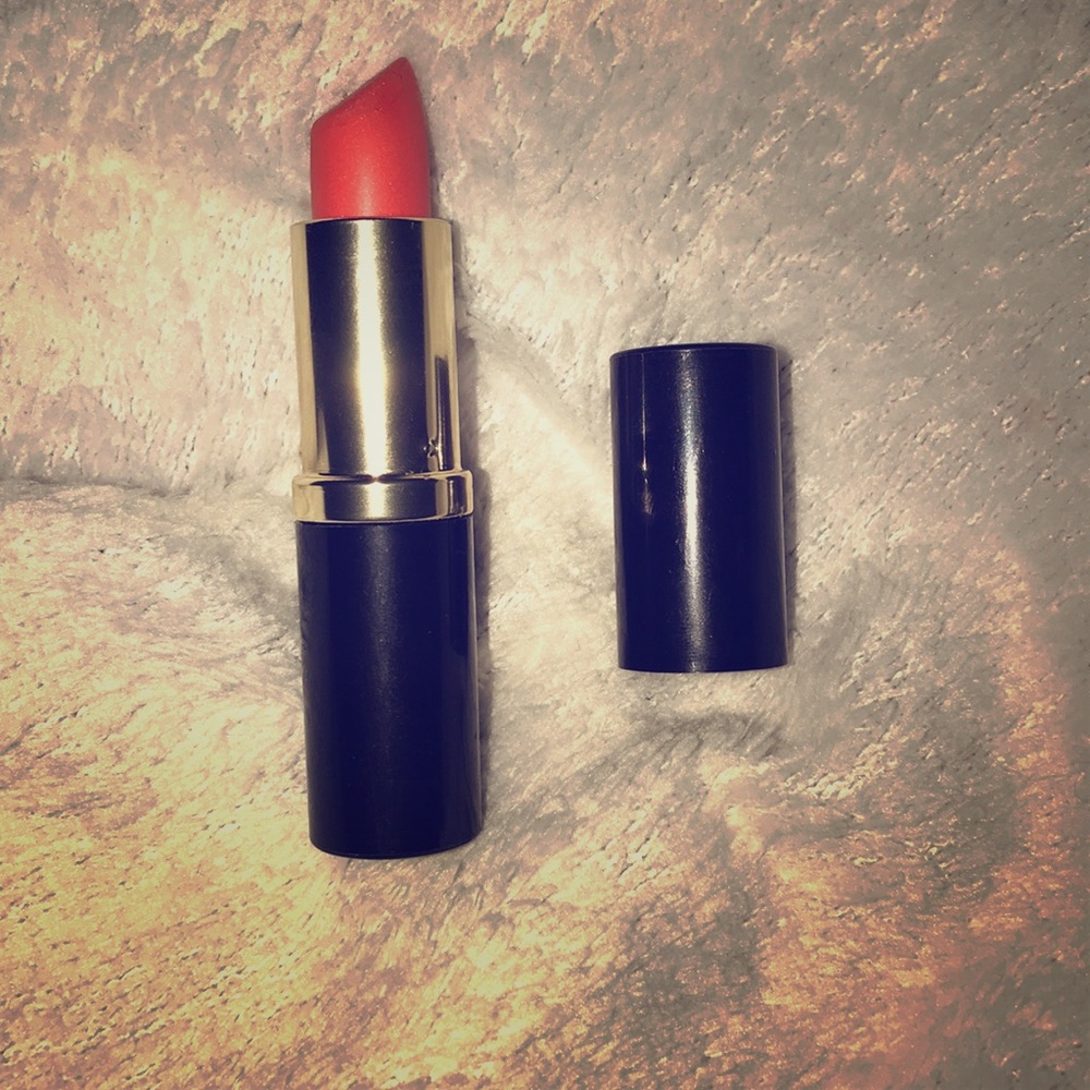 Estēe Lauder Lipstick in shade Melon Shimmer